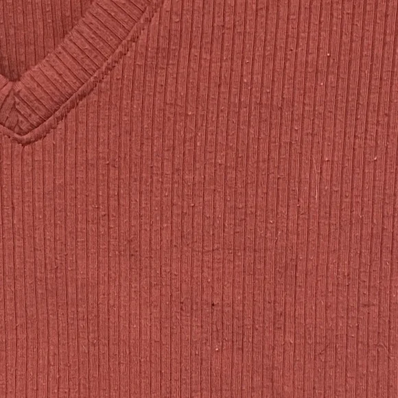 Destined By Tilly’s V-Neck Ribbed Shirt, Size Large - Picture 7 of 7